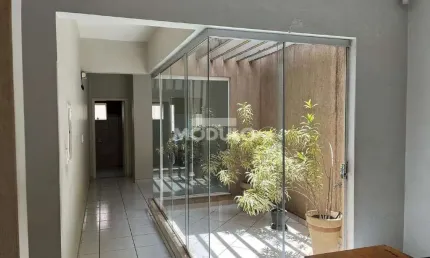 CASA COMERCIAL / RESIDENCIAL à venda, 2 vagas, Chácaras Tubalina e Quartel - Uberlândia/MG