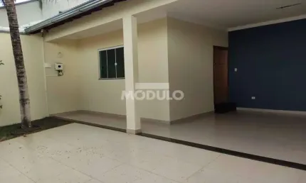 Casa residencial para locação, bairro Alto Umuarama com 3 quartos