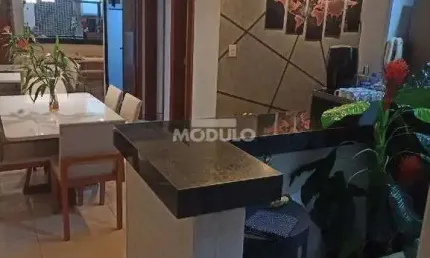 APARTAMENTO à venda, 2 quartos, 1 suíte, 2 vagas, Santa Mônica - Uberlândia/MG