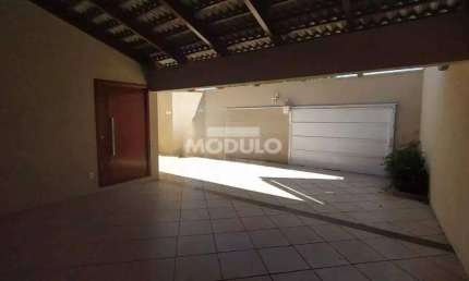 Casa residencial para locação, bairro Jardim Karaiba com 3 quartos