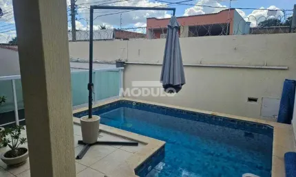 CASA RESIDENCIAL à venda, 3 quartos, 1 suíte, 3 vagas, Osvaldo Rezende - Uberlândia/MG