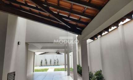 Casa residencial para locação, bairro Jardim Karaiba com 3 quartos