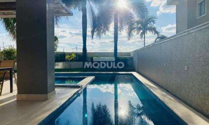 Sobrado de Condomínio ZONA SUL com 4 suites, espaço gourmet com piscina e por do sol