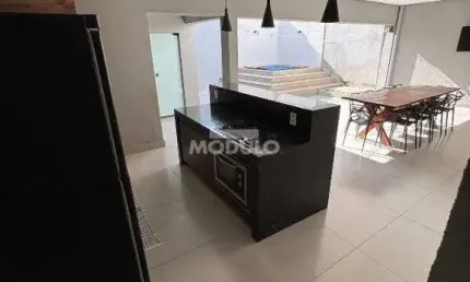 Casa no bairro São Jorge, 4 quartos, 2 suites, espaço gourmt