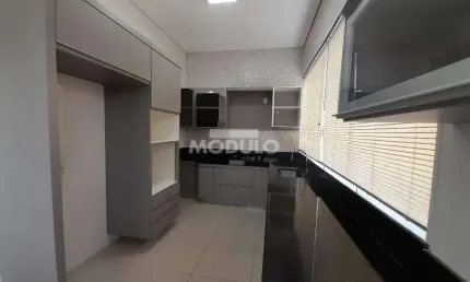 Casa com 3 quartos para alugar na Avenida Princesa Izabel, --, Fundinho, Uberlândia