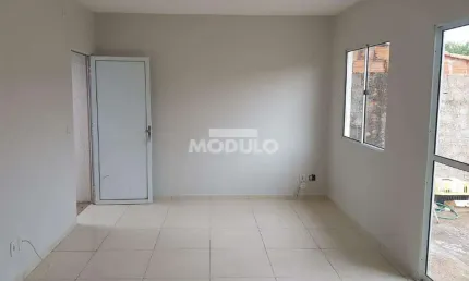 Casa em condomínio para locação, bairro Aclimação com 2 quartos