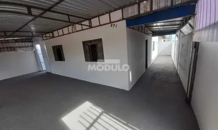 Casa com 2 quartos à venda na Avenida Cabanadas, --, Marta Helena, Uberlândia