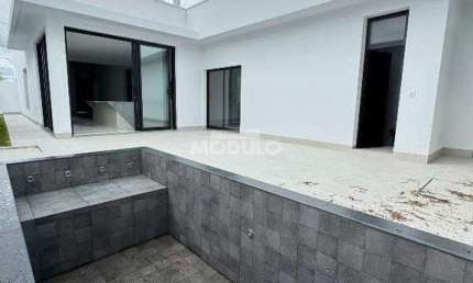 CASA DE CONDOMÍNIO à venda, 3 quartos, 3 suítes, 4 vagas, Laranjeiras - Uberlândia/MG