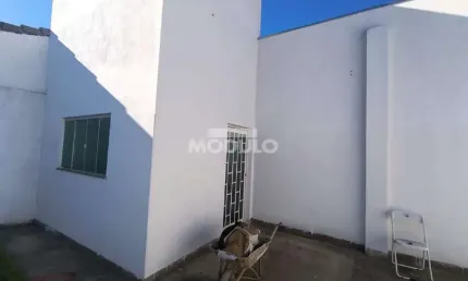 Casa residencial para locação, bairro Shopping Park com 3 quartos