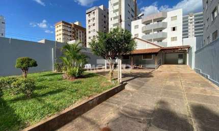 Casa residencial para locação, bairro Saraiva com 3 quartos