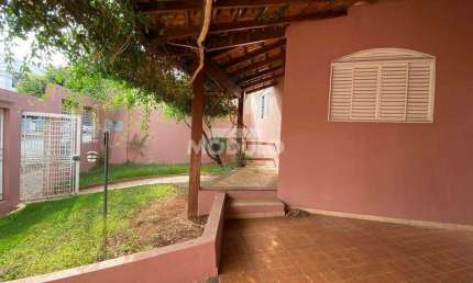 Casa residencial para locação, bairro Fundinho com 3 quartos