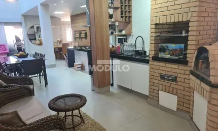 CASA RESIDENCIAL à venda, 4 quartos, 1 suíte, 3 vagas, Santa Rosa - Uberlândia/MG