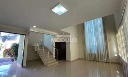 Casa residencial para locação, bairro Nova Uberlândia com 3 suítes