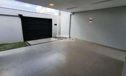 Casa residencial para locação, bairro Novo Mundo com 3 quartos