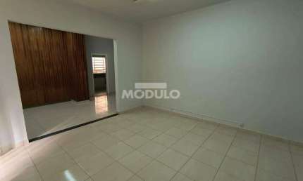 Apartamento com 3 quartos para alugar na Rua Silviano Brandão, --, Fundinho, Uberlândia