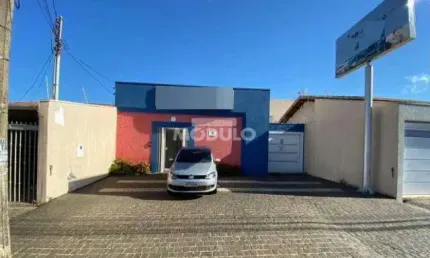 Casa comercial para locação no bairro Osvaldo Rezende