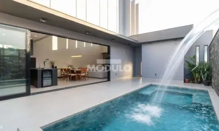 Casa condominio Zona Sul , todo montado com armarios , espaço gourmet completo