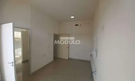 Casa comercial para locação, bairro Segismundo Pereira
