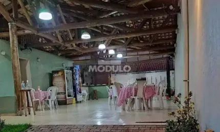 Casa comercial para alugar na Rua Monlevade, --, Daniel Fonseca, Uberlândia