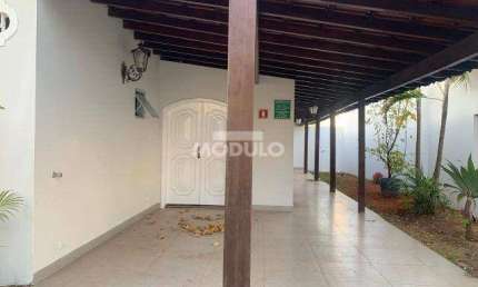 Casa comercial para alugar na Avenida Doutor Laerte Vieira Gonçalves, --, Santa Mônica, Uberlândia