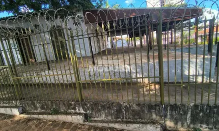 Casa comercial para alugar na Avenida Nicomedes Alves dos Santos, --, Lidice, Uberlândia
