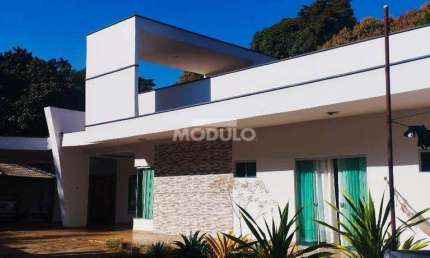 Casa residencial para locação, bairro Mansões Aeroporto com 3 quartos