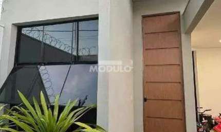 Casa residencial para locação, bairro Novo Mundo com 4 quartos