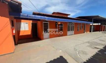 Casa comercial para alugar na Avenida Cleanto Vieira Gonçalves, --, Presidente Roosevelt, Uberlândia