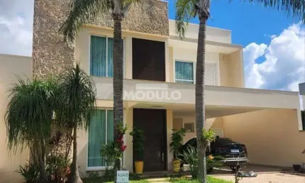Casa em condomínio para locação, bairro Aclimação com 3 suítes