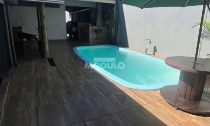 Casa com 2 quartos à venda na Rua José Eurípedes Duarte, --, Conjunto Segismundo Pereira, Uberlândia, 120 m2 por R$ 600.000