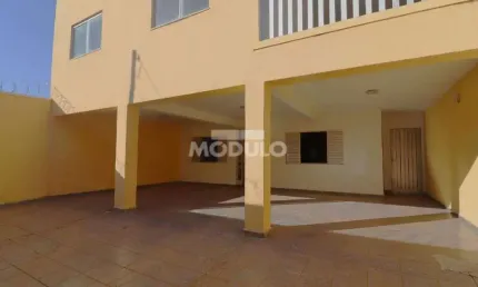 Casa à venda na Avenida Belarmino Cotta Pacheco, --, Santa Mônica, Uberlândia