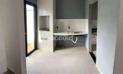 SOBRADO à venda, 3 quartos, 1 suíte, 2 vagas, Laranjeiras - Uberlândia/MG