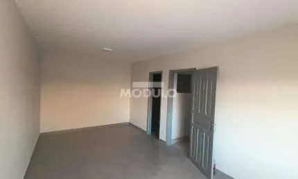 Casa residencial para locação no centro com 2 quartos