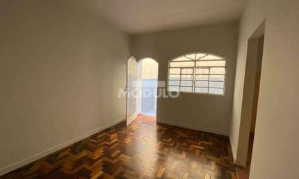 Casa com 3 quartos para alugar na Rua João Pereira da Silva, --, Santa Mônica, Uberlândia