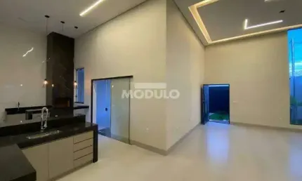 Casa com 3 quartos para alugar na Avenida Yuri Resende Miranda, --, Novo Mundo, Uberlândia