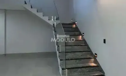 SOBRADO à venda, 5 quartos, 2 suítes, 3 vagas, Vigilato Pereira - Uberlândia/MG