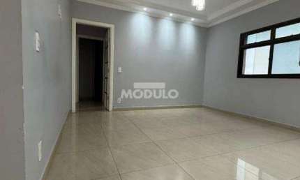 APARTAMENTO à venda, 3 quartos, 1 suíte, 2 vagas, Osvaldo Rezende - Uberlândia/MG