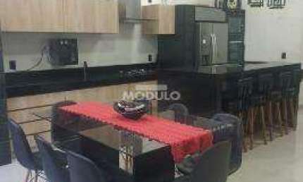 CASA RESIDENCIAL à venda, 3 quartos, 1 suíte, 2 vagas, JARDIM HOLANDA - Uberlândia/MG