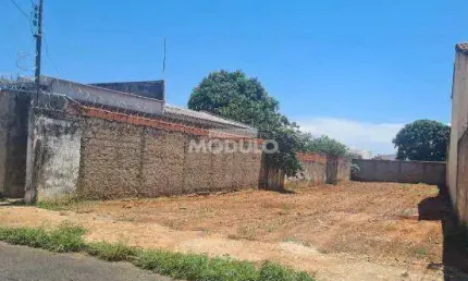 Terreno à venda na Rua Paraná, --, Brasil, Uberlândia