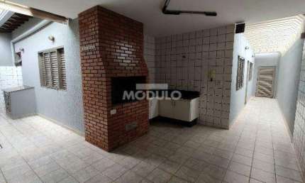 Casa residencial para locação no bairro Brasil com 3 quartos