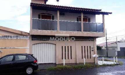 Casa com 4 quartos para alugar na Rua Paraná, --, Brasil, Uberlândia