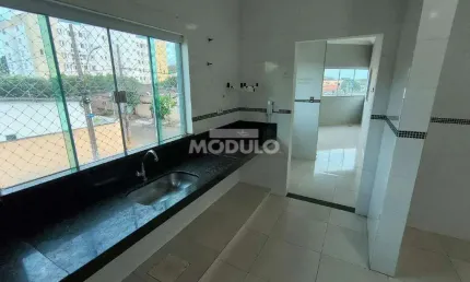 Apartamento com 3 quartos para alugar na Rua São Francisco Xavier, --, Tubalina, Uberlândia