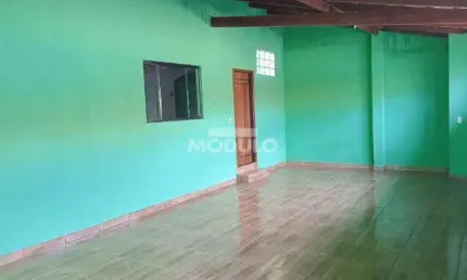 Casa com 3 quartos para alugar na Rua Ivan Alves Carvalho, --, Santa Rosa, Uberlândia