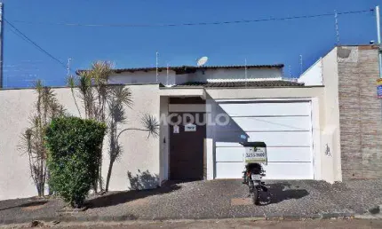 Casa residencial para locação, bairro Granada com 3 quartos