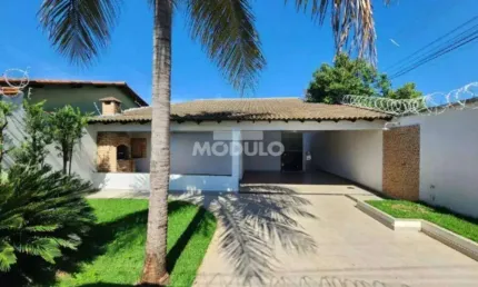 Casa com 3 quartos para alugar na Rua das Ipoméias, --, Cidade Jardim, Uberlândia