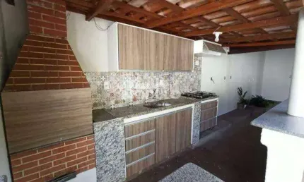 Casa com 3 quartos para alugar na Rua Rodrigues da Cunha, --, Martins, Uberlândia
