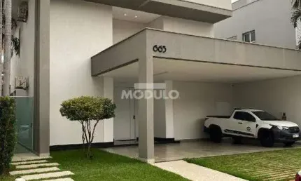 Casa de alto padrão em condomínio fechado – pronta para morar!