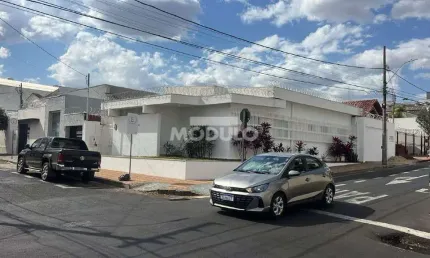 Casa para alugar na Rua Rivalino Pereira, --, Martins, Uberlândia