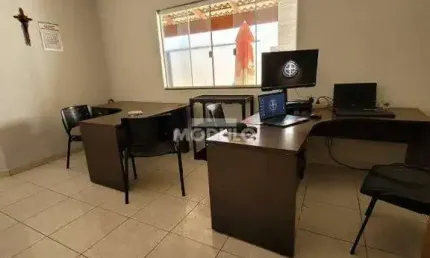 Casa residencial à venda, 3 quartos, 2 suítes, 5 vagas, santa mônica - uberlândia/mg