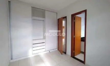Apartamento com 2 quartos para alugar na Rua José Rodrigues Queiroz Filho, --, Santa Mônica, Uberlândia